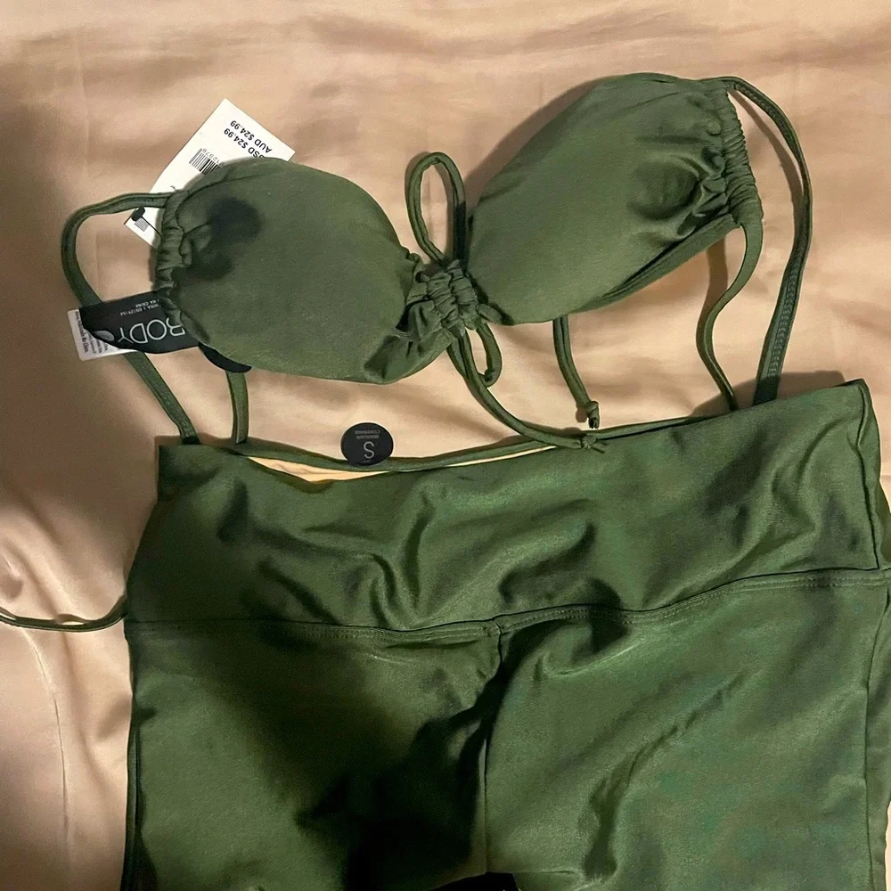 Two bikini - Picture 1 of 10